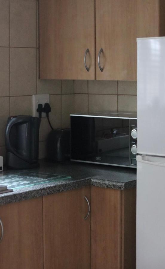 27 On Gunn Street Aparthotel Bloemfontein Bagian luar foto
