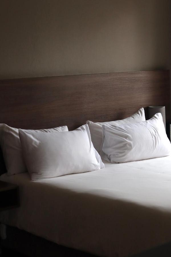 27 On Gunn Street Aparthotel Bloemfontein Bagian luar foto